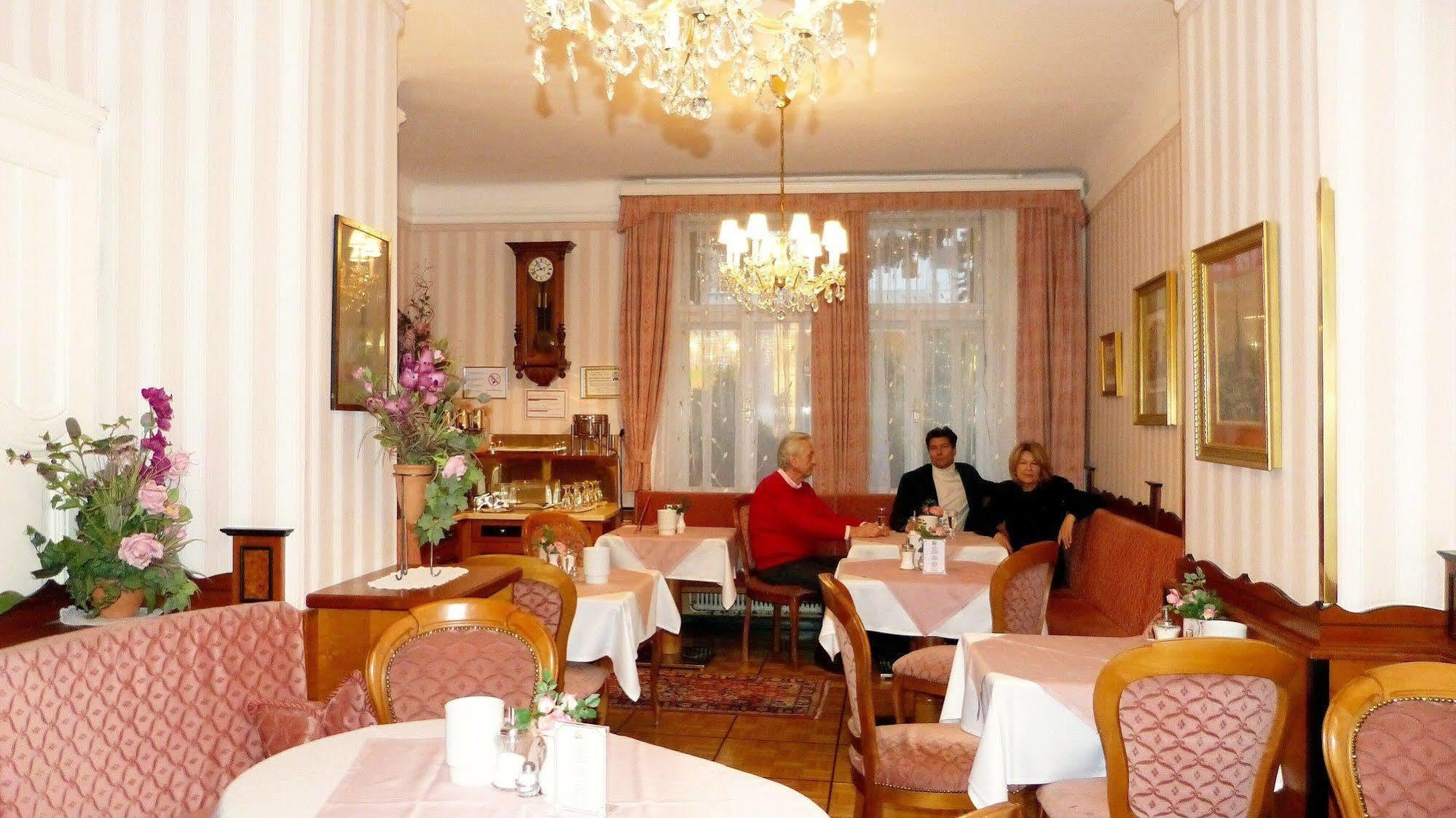 Hotel Zur Wiener Staatsoper Kültér fotó